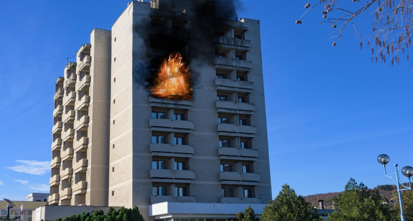 Una habitación de un edificio en llamas